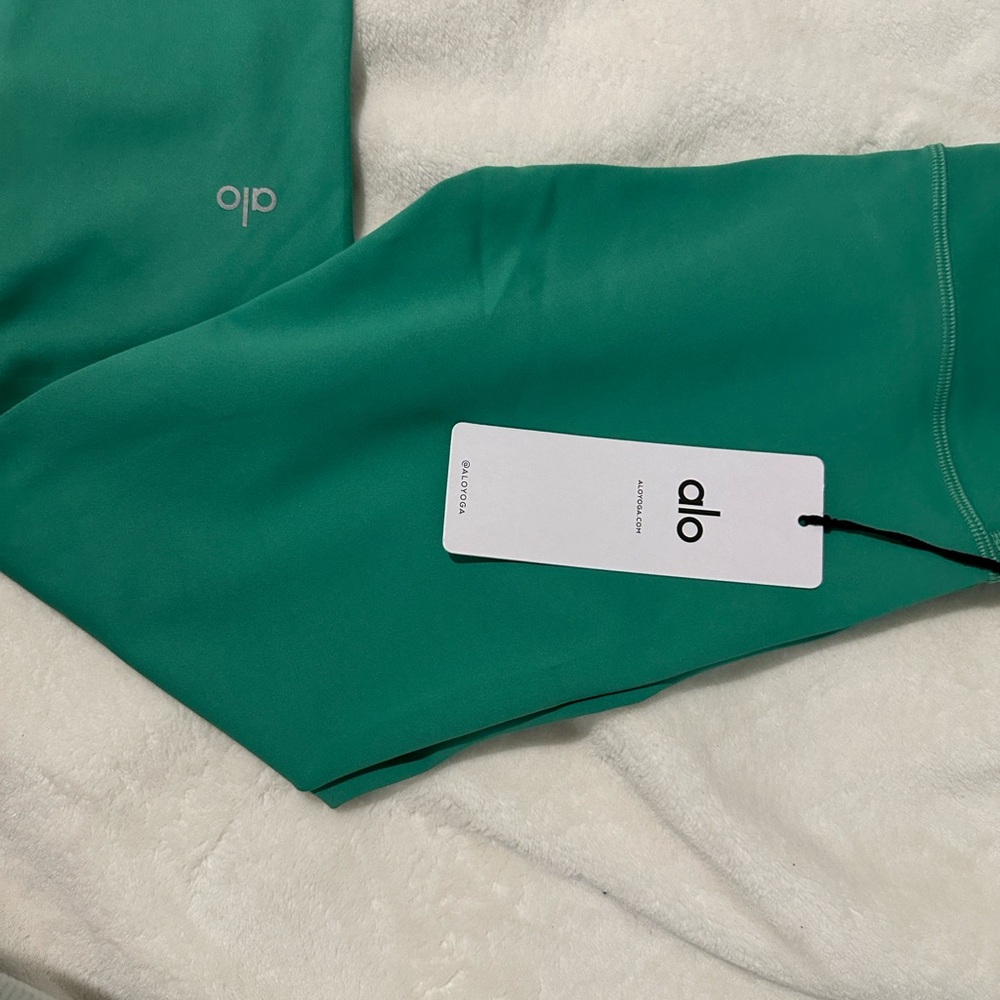 ALO Yoga High-Rise Leggings in Emerald Green - Picture 4 of 5